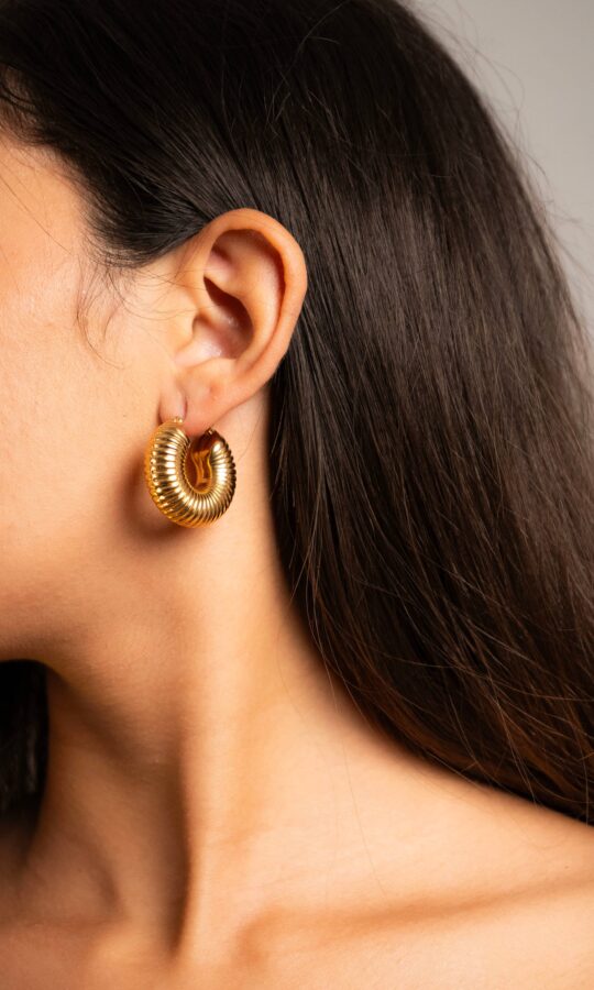 Boucles d'oreilles femme Aura Hoop Earrings plaquées or 18 carats en acier inoxydable - Lumine Jewelry Maroc - Image 2
