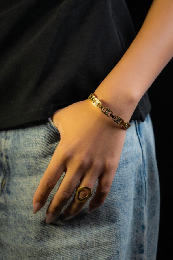 Bangle femme ARVION LINK BANGLE plaqué or 18 carats en acier inoxydable - Lumine Jewelry Maroc - Image 2