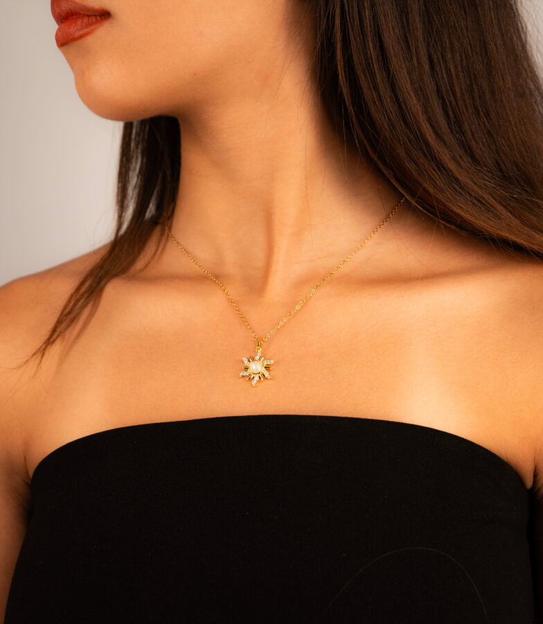 Collier femme Ivory Sun Necklace plaqué or 18 carats en acier inoxydable - Lumine Jewelry Maroc - Image 2