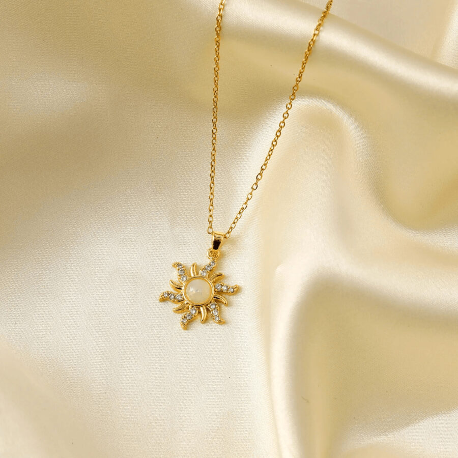 Collier femme Ivory Sun Necklace plaqué or 18 carats en acier inoxydable - Lumine Jewelry Maroc - Image 3